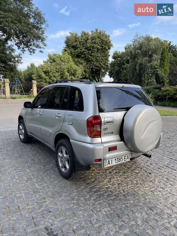 Внедорожник / Кроссовер Toyota RAV4 2002 в Фастове