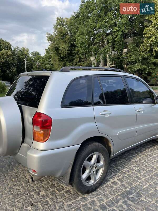 Внедорожник / Кроссовер Toyota RAV4 2002 в Фастове