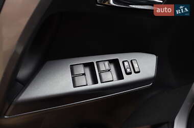 Внедорожник / Кроссовер Toyota RAV4 2018 в 