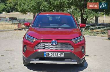 Внедорожник / Кроссовер Toyota RAV4 2019 в 