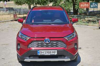Внедорожник / Кроссовер Toyota RAV4 2019 в 
