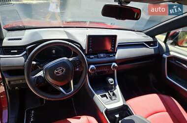 Внедорожник / Кроссовер Toyota RAV4 2019 в 