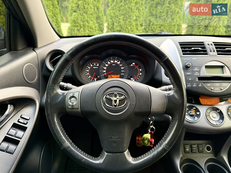 Позашляховик / Кросовер Toyota RAV4 2008 в Харкові