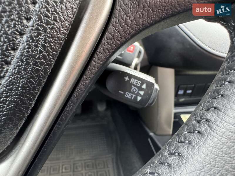Внедорожник / Кроссовер Toyota RAV4 2015 в Киеве