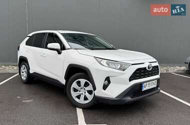 Внедорожник / Кроссовер Toyota RAV4 2020 в Киеве