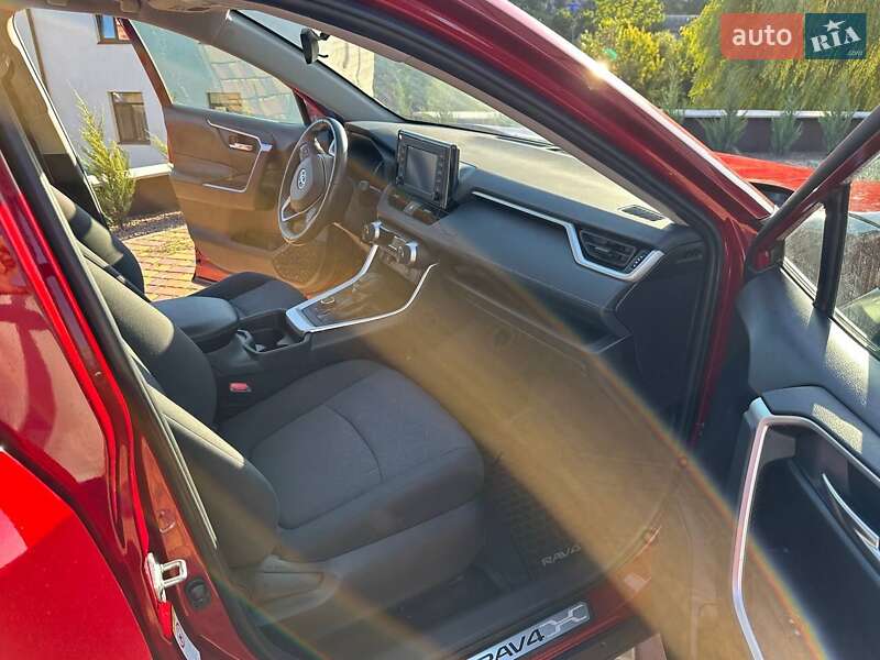 Позашляховик / Кросовер Toyota RAV4 2019 в Умані
