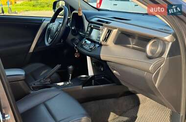 Внедорожник / Кроссовер Toyota RAV4 2015 в 