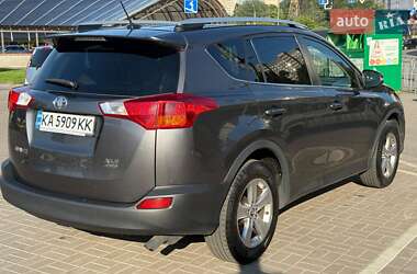 Внедорожник / Кроссовер Toyota RAV4 2015 в 