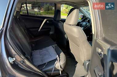 Внедорожник / Кроссовер Toyota RAV4 2015 в 