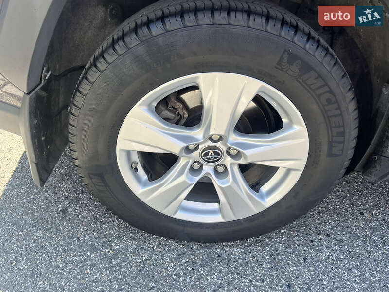 Позашляховик / Кросовер Toyota RAV4 2019 в Одесі