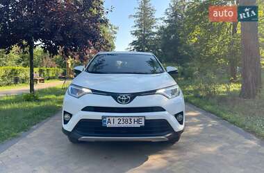 Внедорожник / Кроссовер Toyota RAV4 2017 в Ирпене