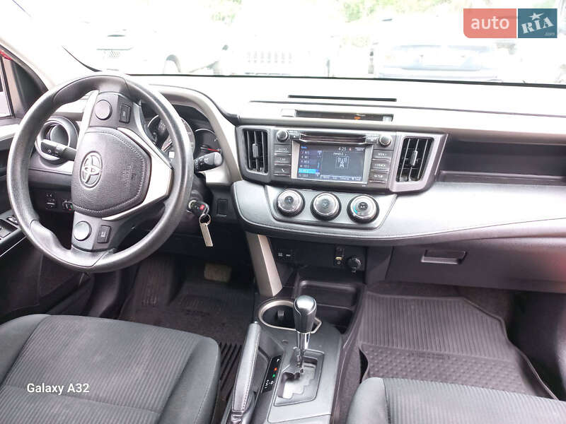 Позашляховик / Кросовер Toyota RAV4 2016 в Дніпрі