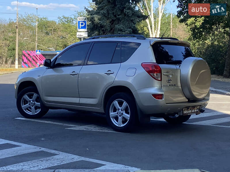 Позашляховик / Кросовер Toyota RAV4 2006 в Миколаєві