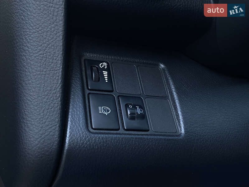 Позашляховик / Кросовер Toyota RAV4 2006 в Миколаєві