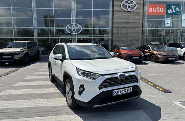 Внедорожник / Кроссовер Toyota RAV4 2020 в Киеве
