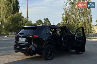 Внедорожник / Кроссовер Toyota RAV4 2020 в 