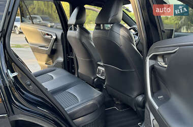 Внедорожник / Кроссовер Toyota RAV4 2020 в 