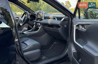 Внедорожник / Кроссовер Toyota RAV4 2020 в 