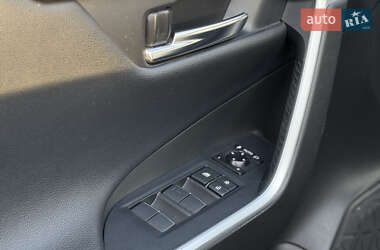 Внедорожник / Кроссовер Toyota RAV4 2020 в 