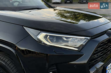 Внедорожник / Кроссовер Toyota RAV4 2020 в 