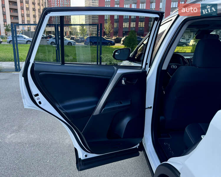 Позашляховик / Кросовер Toyota RAV4 2018 в Києві