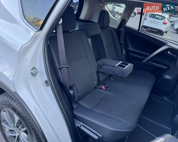 Позашляховик / Кросовер Toyota RAV4 2018 в Києві