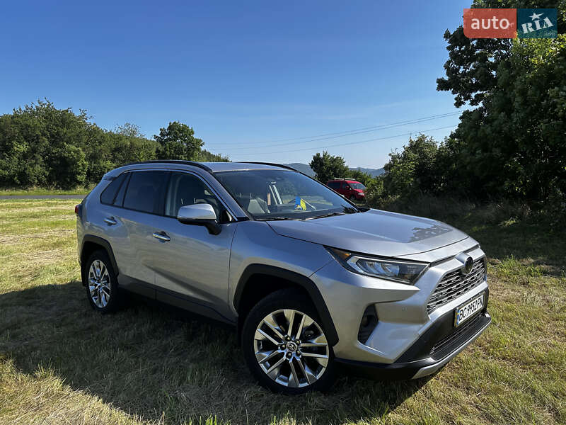 Позашляховик / Кросовер Toyota RAV4 2019 в Кременчуці