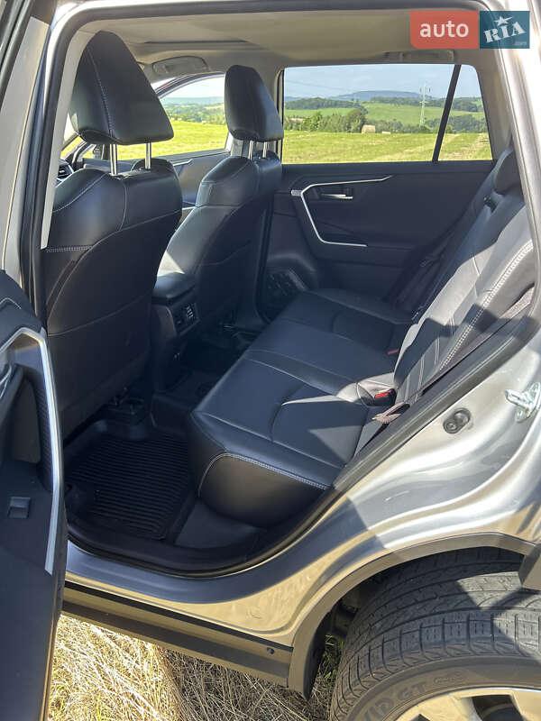 Позашляховик / Кросовер Toyota RAV4 2019 в Кременчуці