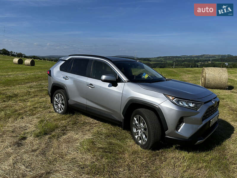 Позашляховик / Кросовер Toyota RAV4 2019 в Кременчуці