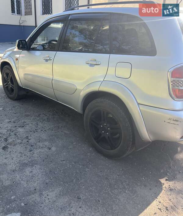 Позашляховик / Кросовер Toyota RAV4 2000 в Слов'янську