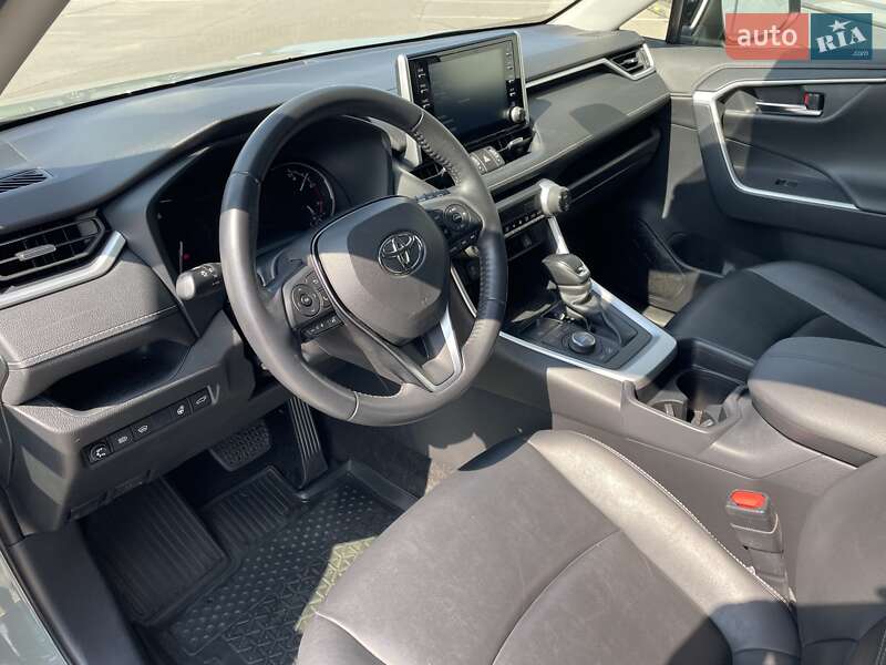 Позашляховик / Кросовер Toyota RAV4 2021 в Полтаві