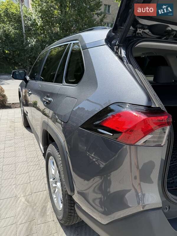 Позашляховик / Кросовер Toyota RAV4 2021 в Тернополі фото 3 Позашляховик / Кросовер Toyota RAV4 2021 в Тернополі