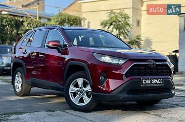 Внедорожник / Кроссовер Toyota RAV4 2019 в 