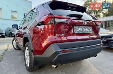 Внедорожник / Кроссовер Toyota RAV4 2019 в 