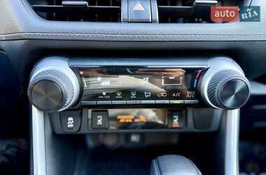Внедорожник / Кроссовер Toyota RAV4 2019 в 