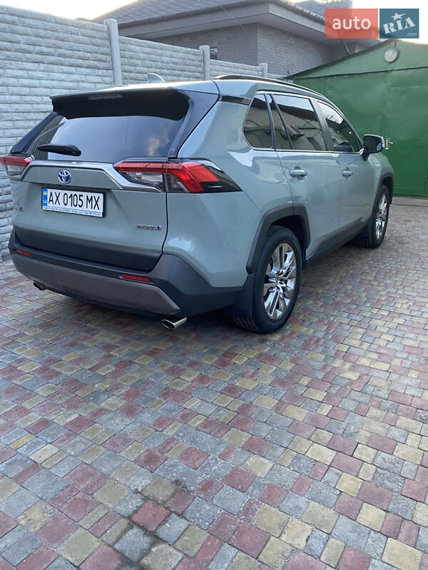 Позашляховик / Кросовер Toyota RAV4 2021 в Харкові