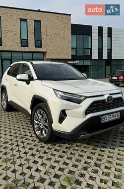 Внедорожник / Кроссовер Toyota RAV4 2022 в Хмельницком
