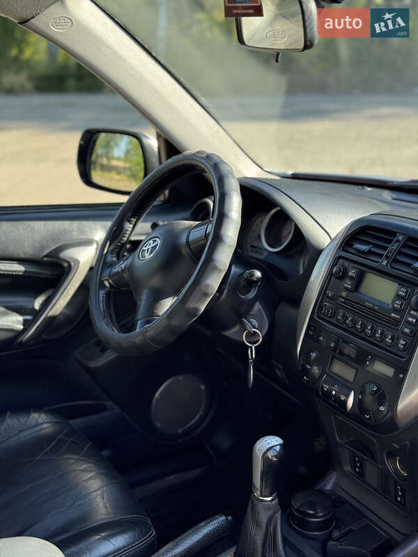 Позашляховик / Кросовер Toyota RAV4 2005 в Деражні