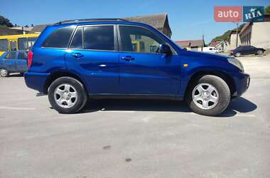 Внедорожник / Кроссовер Toyota RAV4 2002 в Кременце