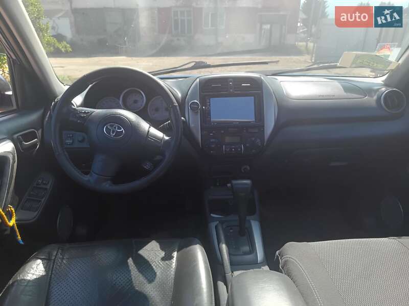 Позашляховик / Кросовер Toyota RAV4 2005 в Хусті