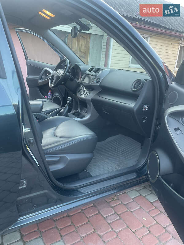 Позашляховик / Кросовер Toyota RAV4 2008 в Коростишеві