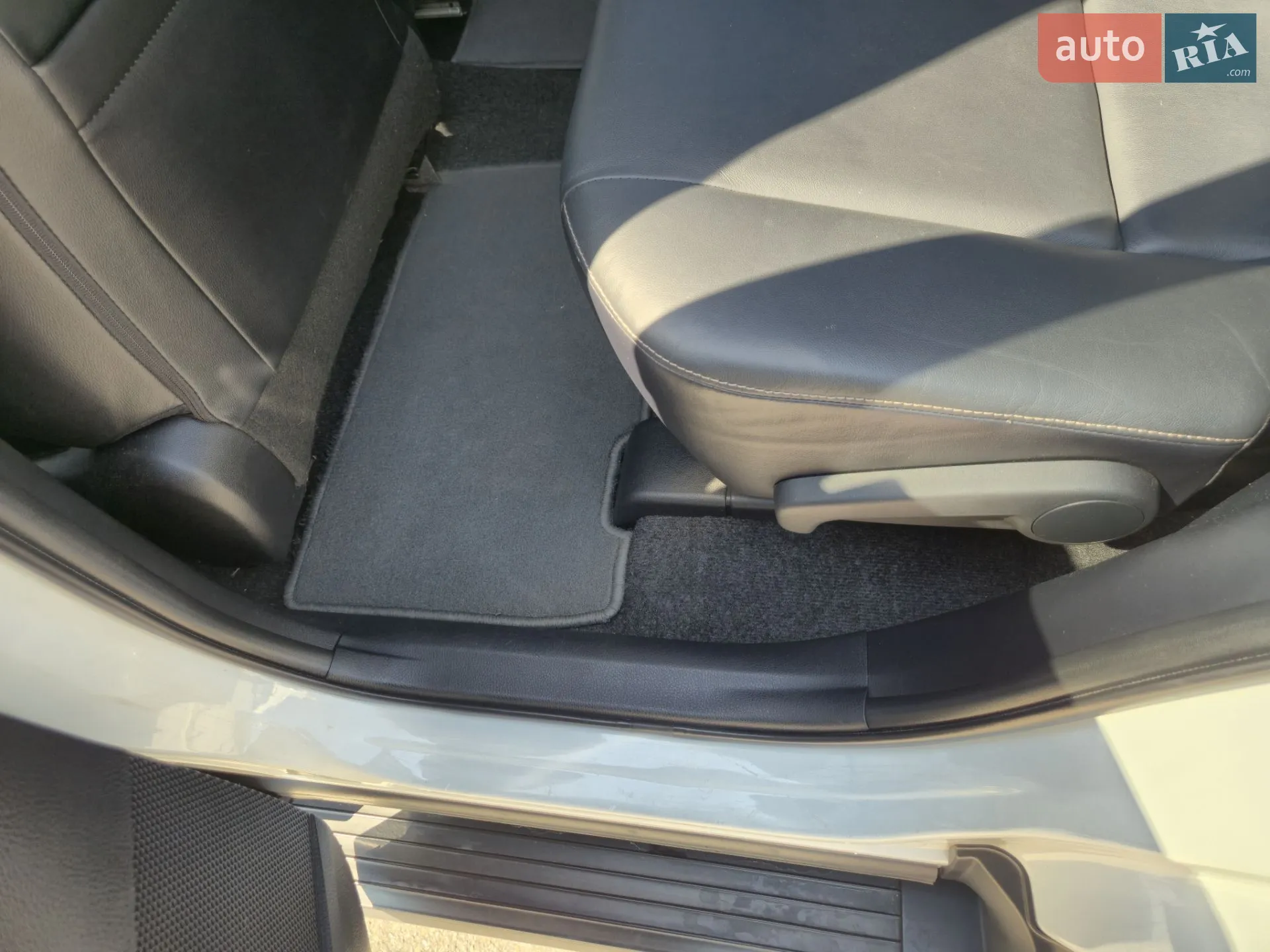 2013 Toyota RAV 4 - мініатюра 15
