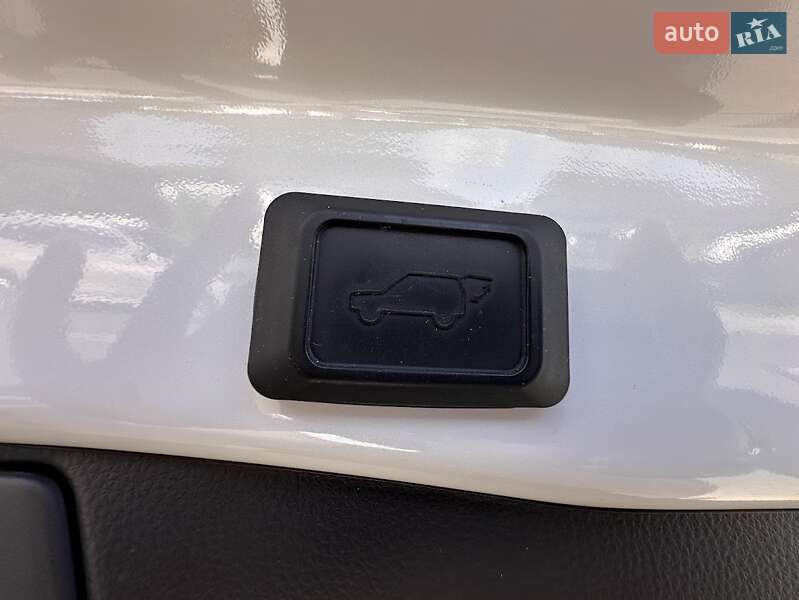 Внедорожник / Кроссовер Toyota RAV4 2023 в Днепре