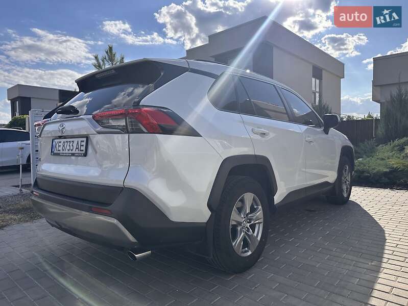 Внедорожник / Кроссовер Toyota RAV4 2023 в Днепре