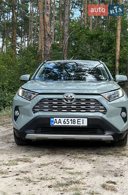 Внедорожник / Кроссовер Toyota RAV4 2019 в Киеве