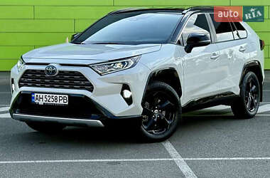 Позашляховик / Кросовер Toyota RAV4 2020 в Івано-Франківську