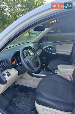 Внедорожник / Кроссовер Toyota RAV4 2012 в 