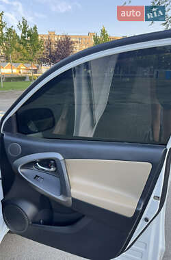 Внедорожник / Кроссовер Toyota RAV4 2012 в 