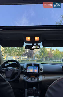 Внедорожник / Кроссовер Toyota RAV4 2012 в 