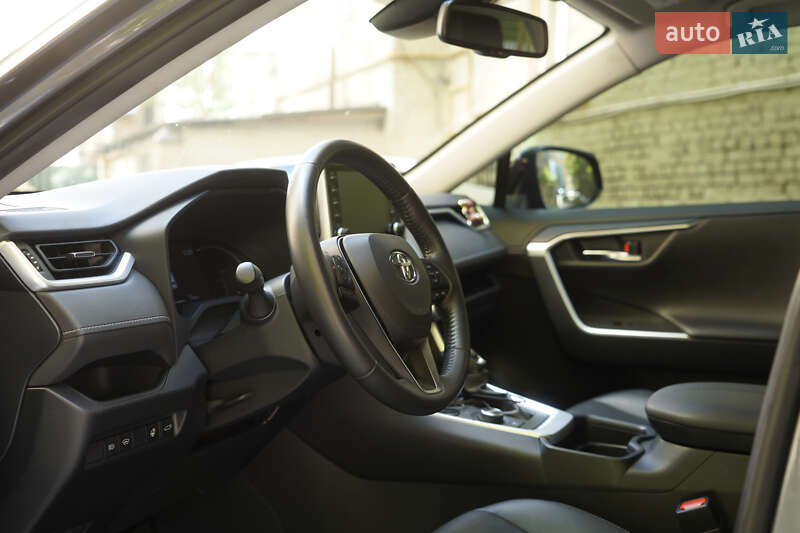 Позашляховик / Кросовер Toyota RAV4 2021 в Києві